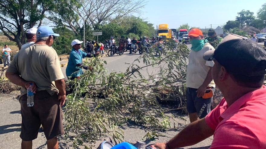 Comunidades bloquearon la Troncal de Occidente por falta de agua en Sucre