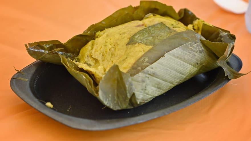 ¿Cómo comer un pastel sin perder la elegancia?