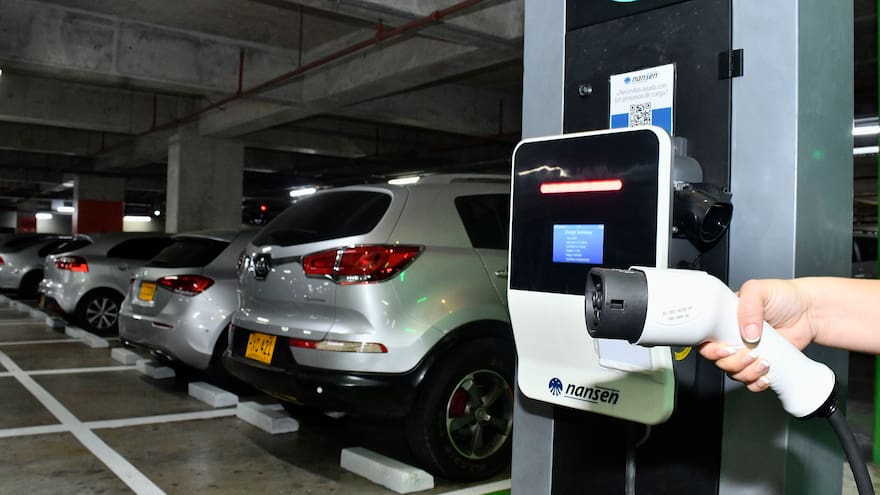 Crece la venta de vehículos eléctricos e híbridos en Colombia: Fenalco