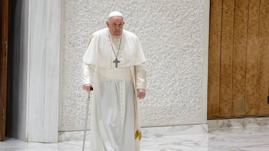 El papa dice que sufre 'una bronquitis muy aguda, infecciosa'