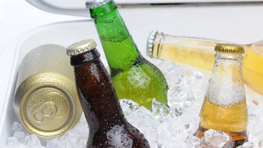 ¿Cerveza en lata o en botella? Científicos definieron cuál es mejor