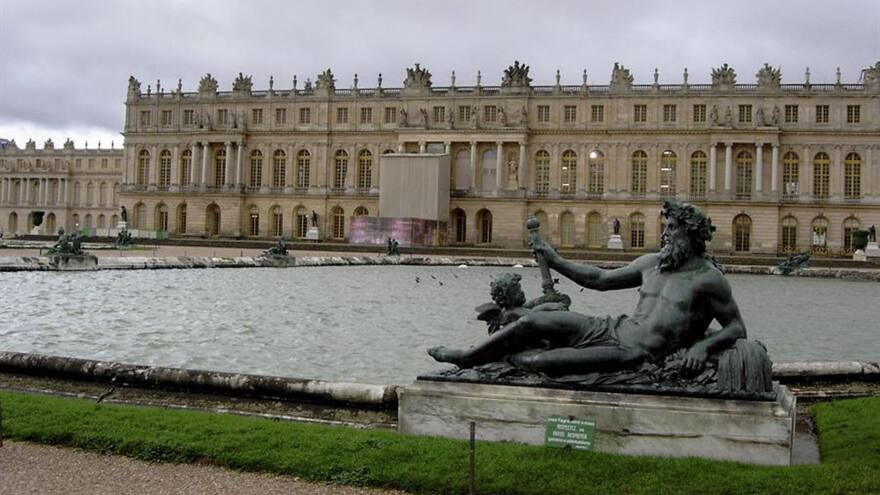 Por amenaza de bomba, evacúan nuevamente el Palacio de Versalles