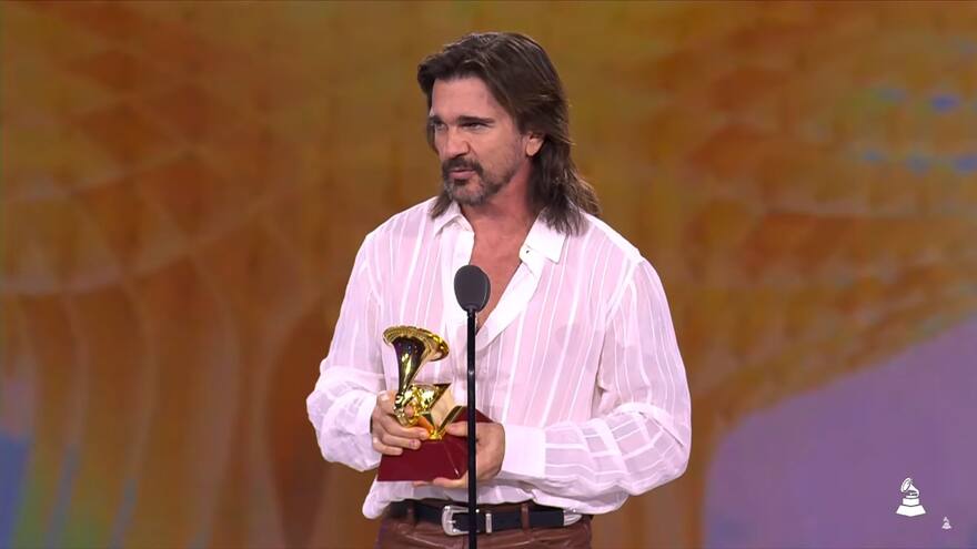 Juanes recibe el Grammy Latino al Mejor álbum pop/rock