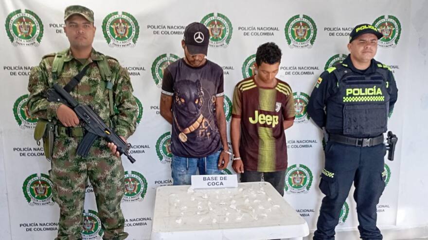 Pretendían esconder la droga en su ropa y terminaron capturados