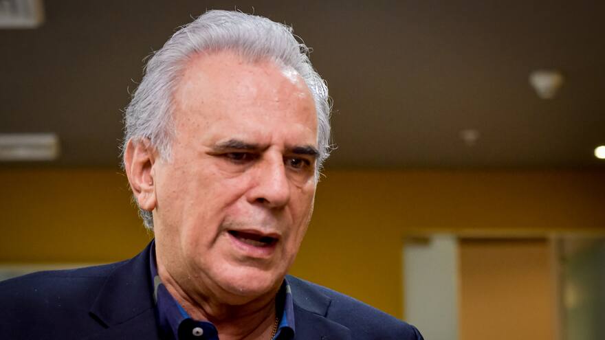 Redes sociales: entre la conexión y la distorsión del idioma