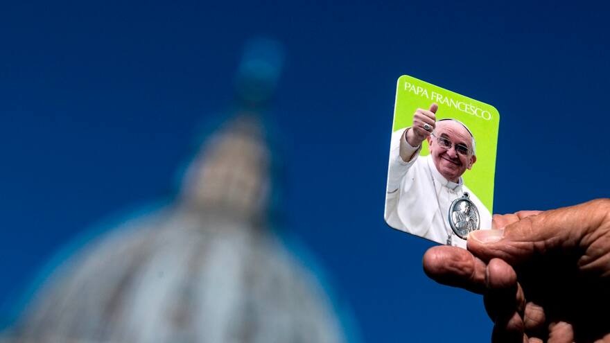 El papa se recupera y está en buenas condiciones