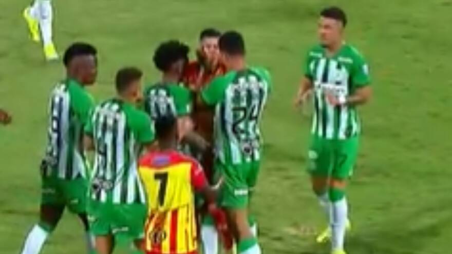 Video: Eric Ramírez se escondió en el vestuario para evitar la tarjeta roja en partido de Nacional y Pereira