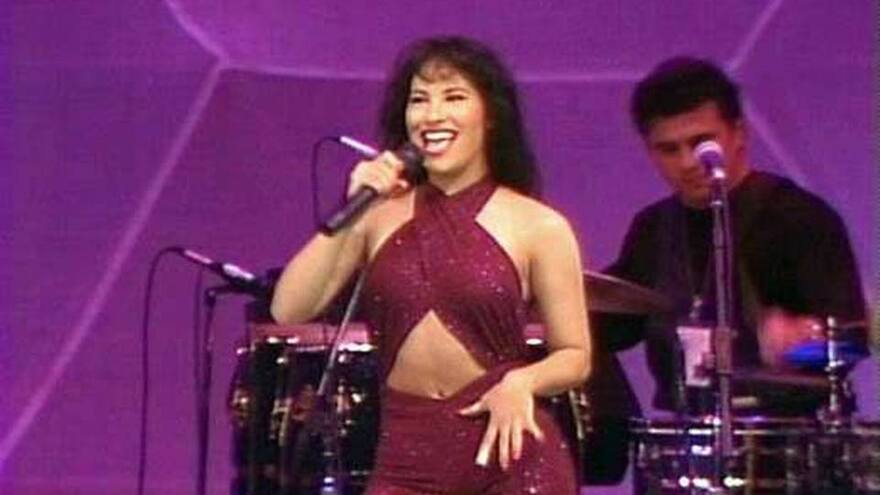 Selena Quintanilla, con Moonchild Mixes, vuelve a la cima de Billboard