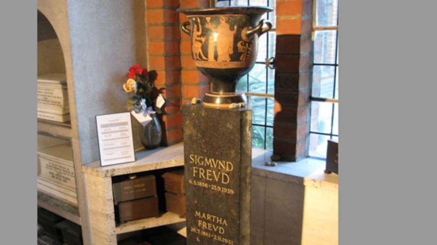 Intentan robar de un cementerio de Londres los restos de Sigmund Freud