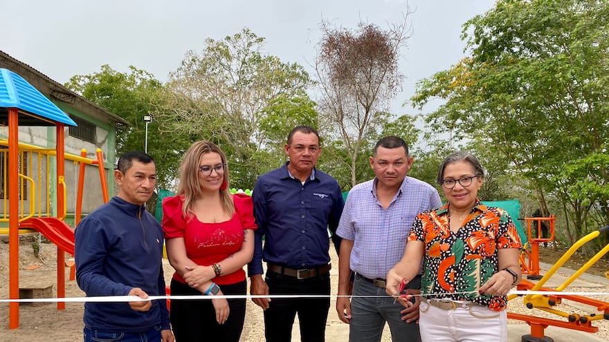 Firmantes de paz contribuyen con la construcción de espacios recreativos