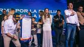 Más de 2.100 mujeres participaron en firma de acuerdos por la niñez y las familias liderada por Abelardo de la Espriella