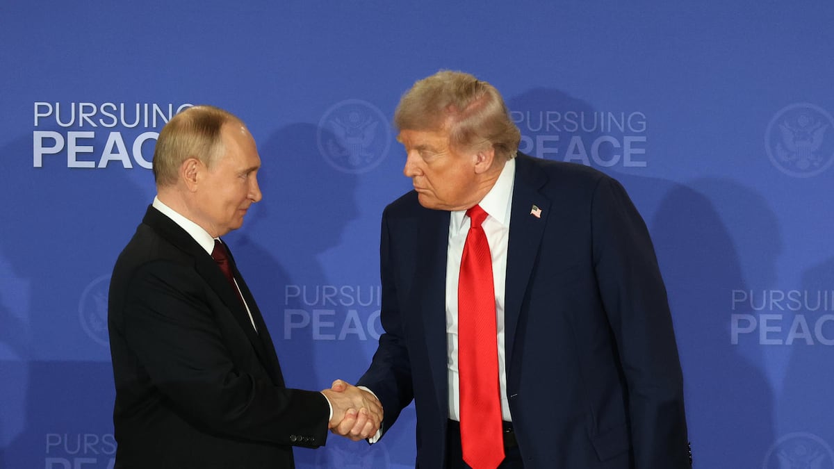 Trump y Putin hablan antes de reunión clave con Zelenski por la paz en Ucrania