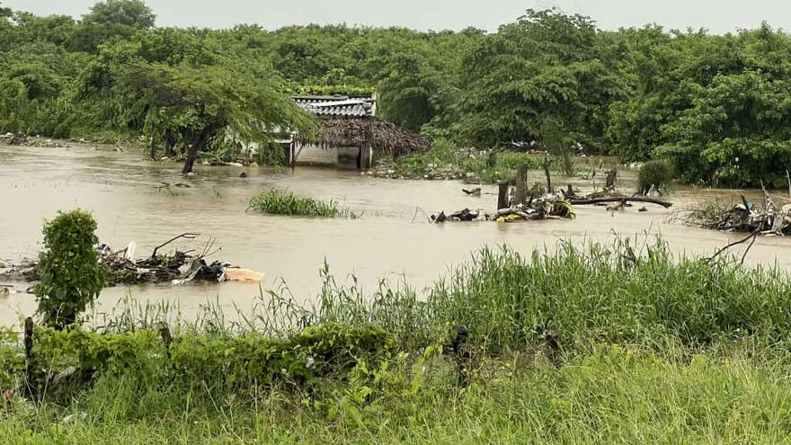 Emergencias por lluvias: desbordamiento de Arroyo León deja ocho familias afectadas en Puerto Colombia