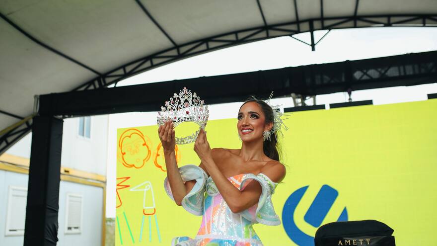 Melissa Cure recibió la corona que usará este viernes en su Coronación