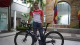 El ciclista atlanticense Cristian Ortega ya cuenta con una bicicleta de alta tecnología para su preparación en el ciclo olímpico