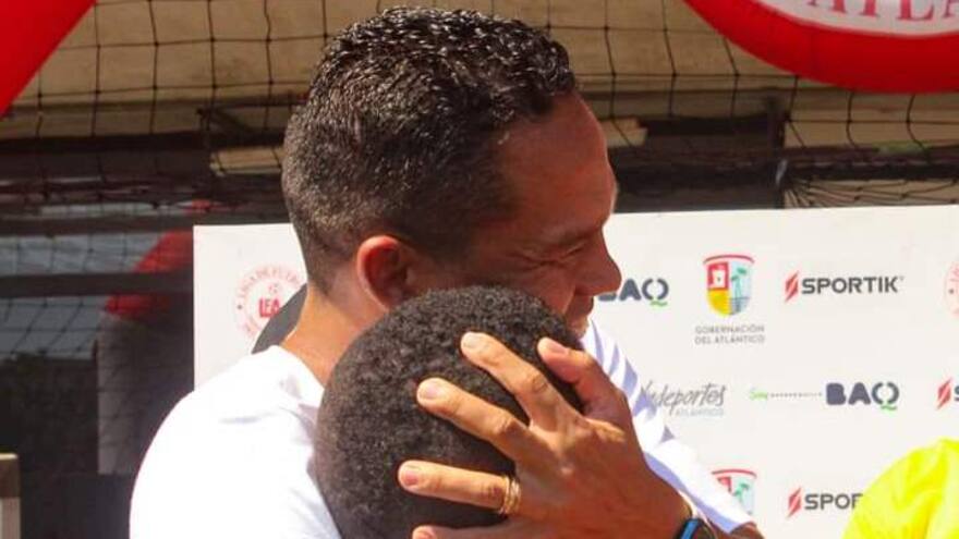 Finales de la Liga de Fútbol del Atlántico: Bacca premió a su hijo tras ganar título