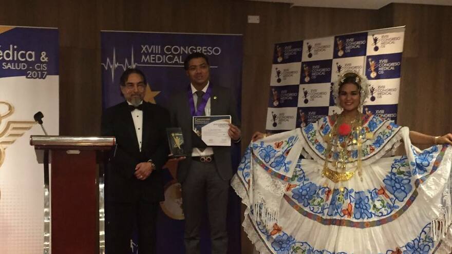 El guajiro Jarold Effer gana galardón a la excelencia médica