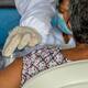 Mayores de 50 años podrán aplicarse la cuarta dosis contra el coronavirus en Colombia