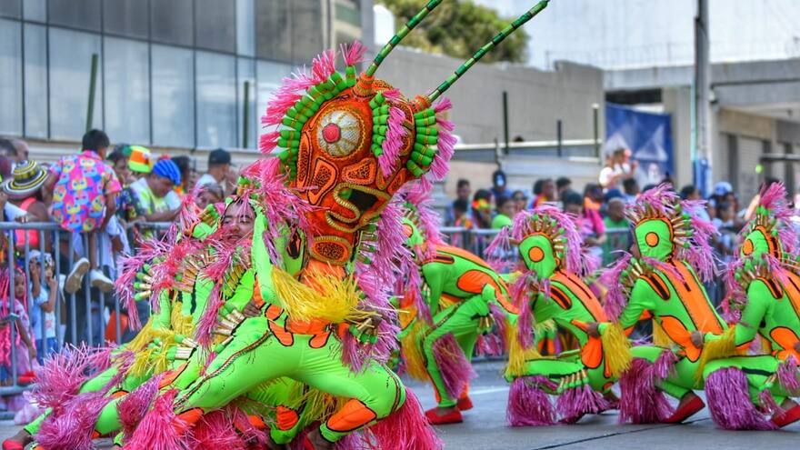 Carnaval de la 44: el sabor tradicional de la fiesta se apoderó de la Batalla de Flores del Recuerdo