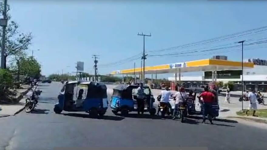 Bloqueo en la calle 30 por protesta de motocarristas