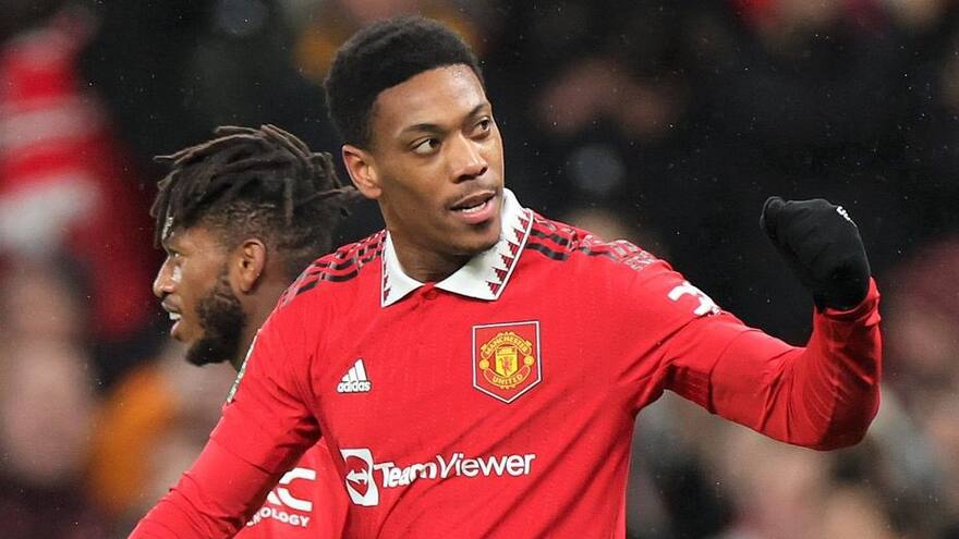 El Manchester United dominó al Forest y peleará su primer título