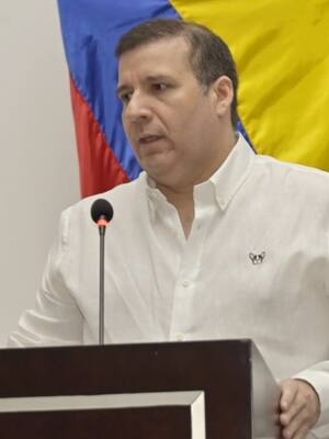 El raro liberalismo del diputado Ashton | Columna de Horacio Brieva