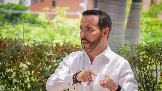 Campaña de De La Espriella responde a críticas por uso de helicóptero