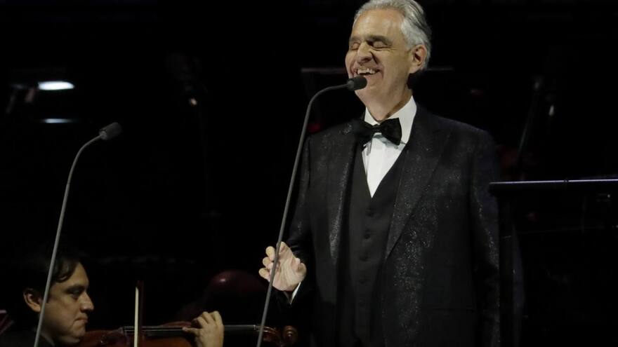 Andrea Bocelli recorre sus 30 años de carrera en una noche mágica en Bogotá