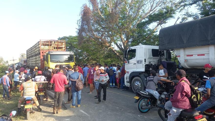 Bloquean Vía Cordialidad en protesta contra explotación de gases en Sabanalarga