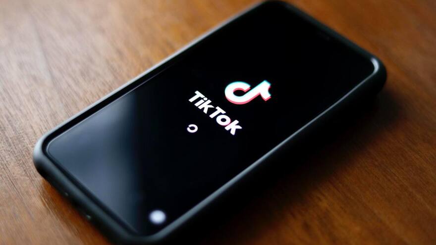 Comisión Europea prohíbe instalar TikTok en dispositivos oficiales