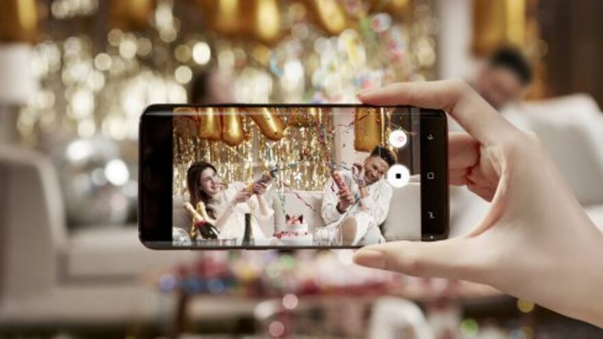 ¡Ojo con los nudes! Samsung estaría enviando sus fotos a contactos al azar