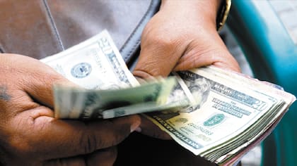 El dólar sostiene su repunte y se ubica en un precio promedio de $3.840