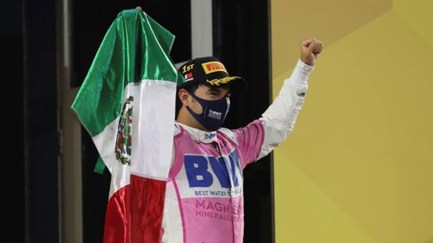 En video | Sergio Pérez eleva la bandera mexicana en la Fórmula Uno