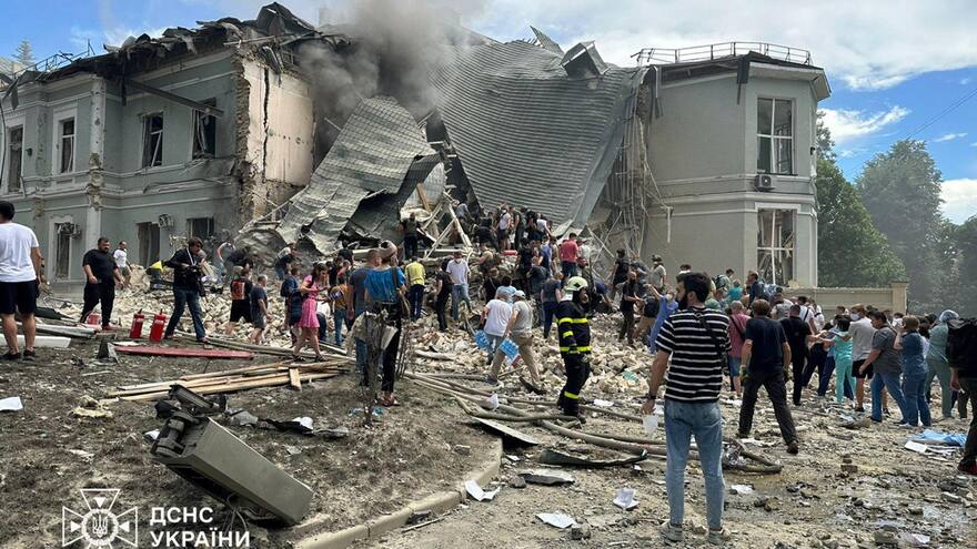 Guerra en Ucrania: ataque ruso a Kiev impactó hospital infantil; al menos 10 muertos y 35 heridos