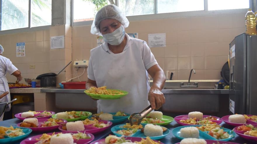 Contraloría advierte que más de 453 mil niños no reciben alimentación escolar