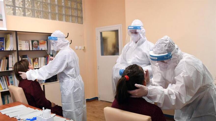 Confirman primeros casos de transmisión comunitaria de ómicron en Japón