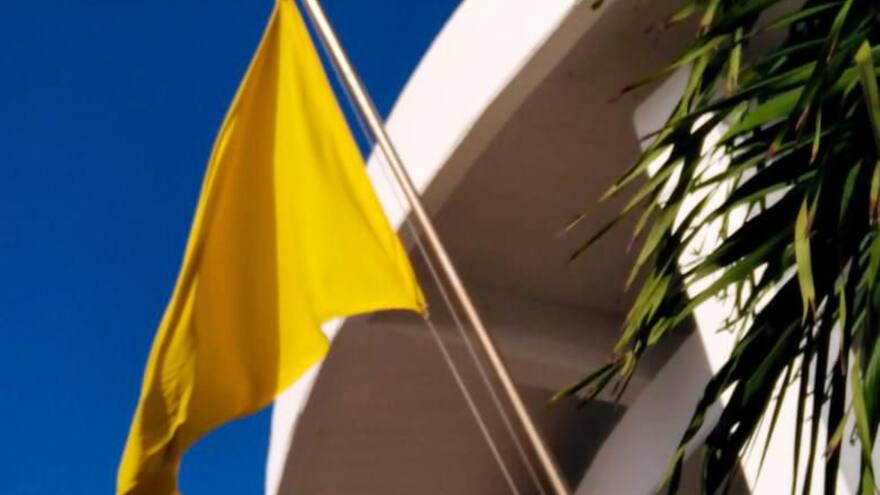 Bandera amarilla para actividades marítimas en Cartagena por onda tropical