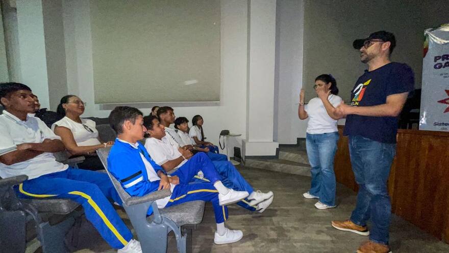 Cine a la Calle brinda funciones para jóvenes con disparidad sensorial