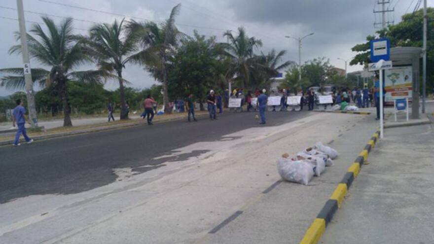 Estudiantes de la San Martín bloquean nuevamente el corredor universitario