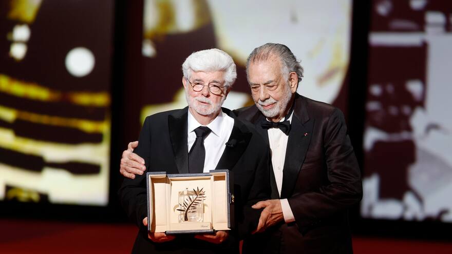 George Lucas recibe la Palma de Oro de Honor de Cannes de manos de su amigo Coppola