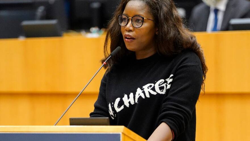 De víctima de mutilación genital a eurodiputada que alza su voz por las niñas