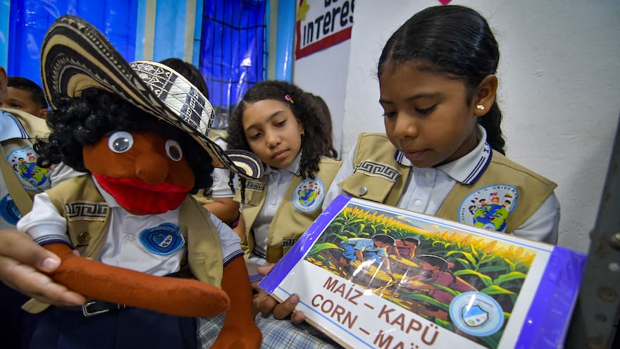 Pequeños guardianes preservan raíces hablando palenquero y wayuunaiki