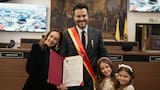 Gusi fue condecorado con la Cruz de Oro por el Concejo de Bogotá en reconocimiento de su aporte cultural