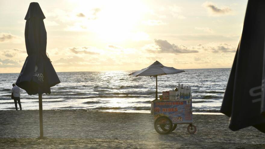 En Cartagena se produjo la reapertura de la playa 4