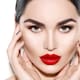 El ‘poder’ de los labios rojos en un maquillaje tipo ‘glam’