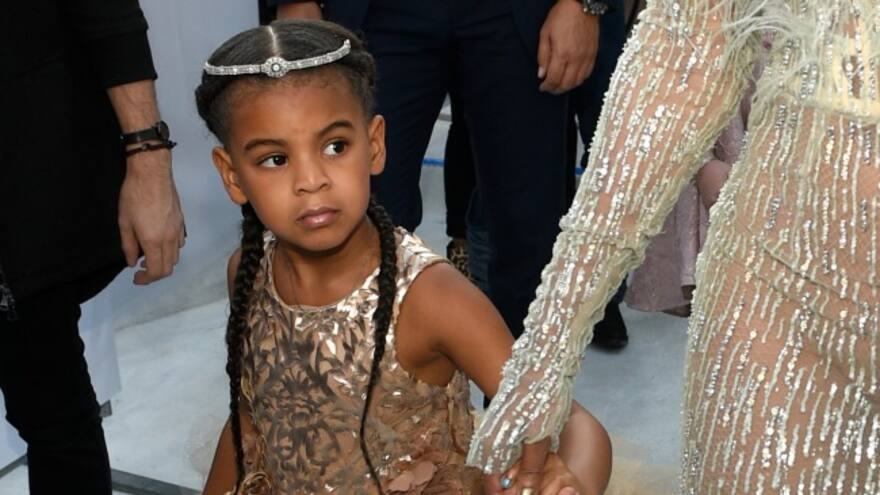 Hija de Beyoncé le sigue los pasos en el canto y el baile