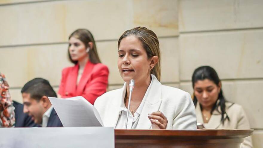 'Tenemos que saber si nos sirve o no': senadora sobre reducción de su salario