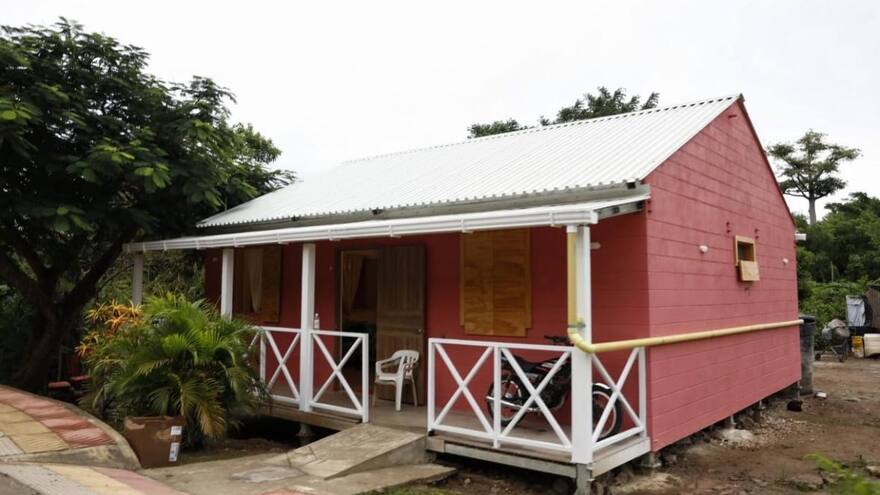 Nuevas casas en Providencia presentan rebosamiento de aguas de pozos sépticos