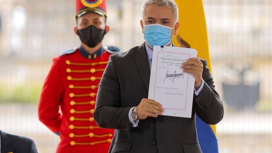 España dice que no condecoró a Iván Duque, sino al jefe de un Estado