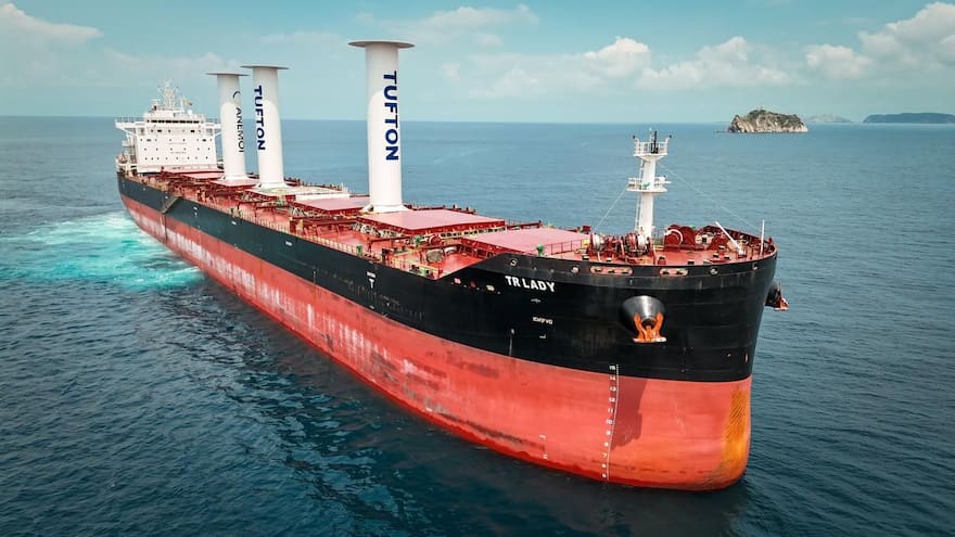 Buque con sistema de propulsión de viento ingresa por primera vez a Colombia